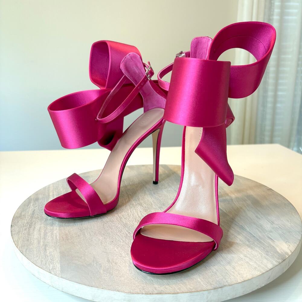 Aminah Abdul Jillil Open Toe Bow Pumps Fuchsia Satin Heels US 10 NIB Designer